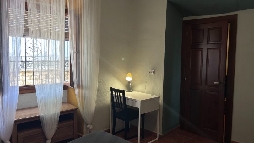 escritorio en habitacion planta baja